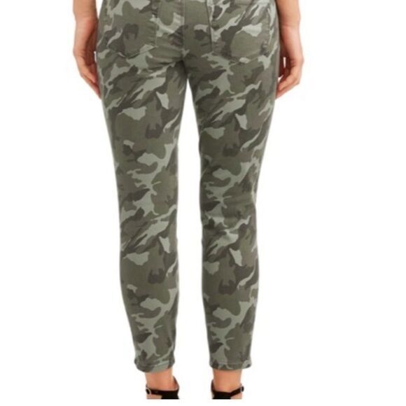 Camo Mid‎ Rise Jeans - Picture 9 of 14